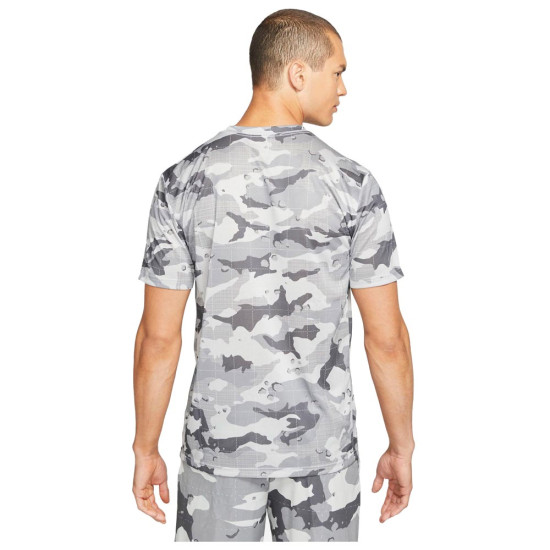 Nike Ανδρική κοντομάνικη μπλούζα Camo Nike Ανδρική κοντομάνικη μπλούζα Camo